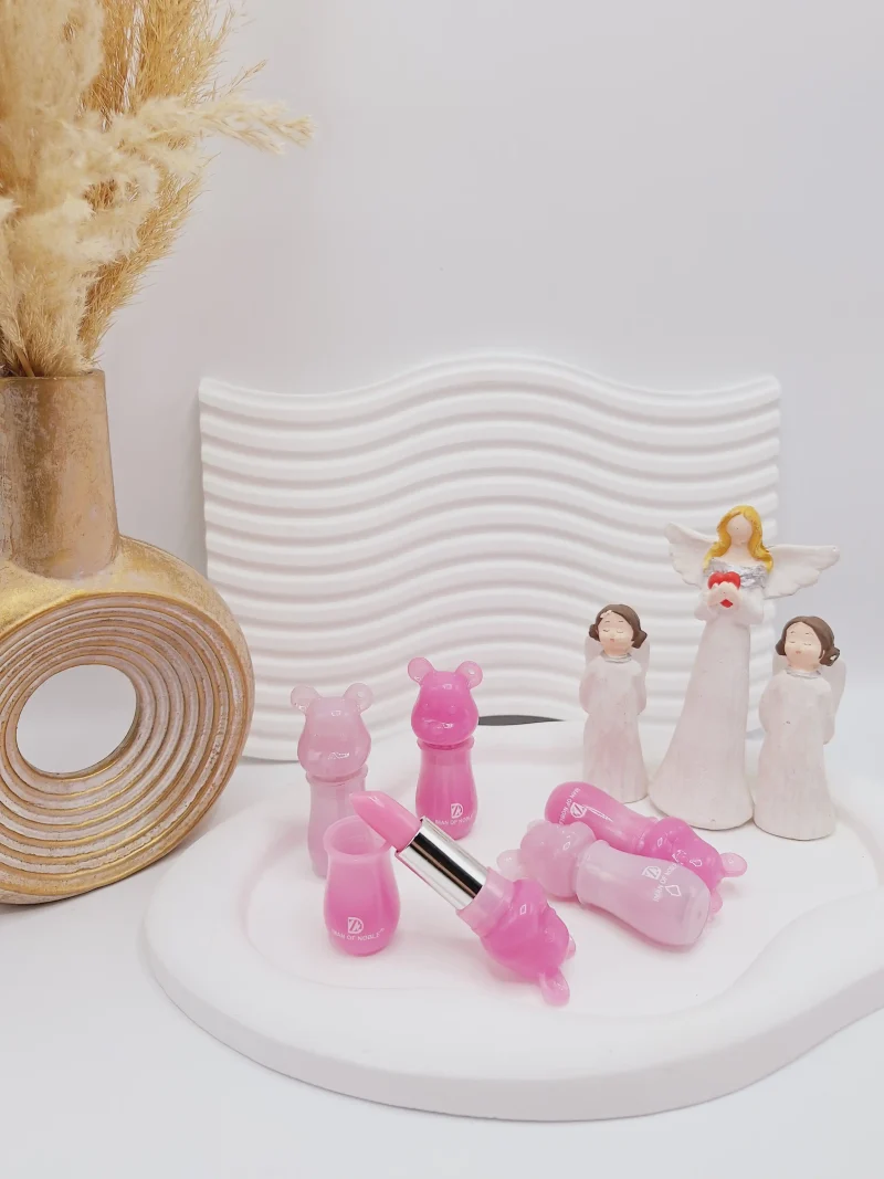 بالم لب خرسی زیبا با رایحه توت فرنگی برند ایمن اف نوبل کد LB-92