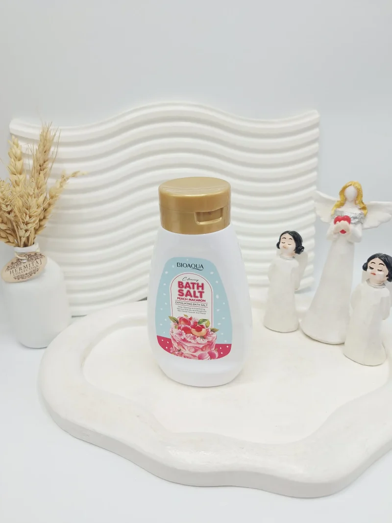 نمک حمام لایه بردار بیوآکوا با رایحه  کیک ماکارون هلو حجم 430 گرم